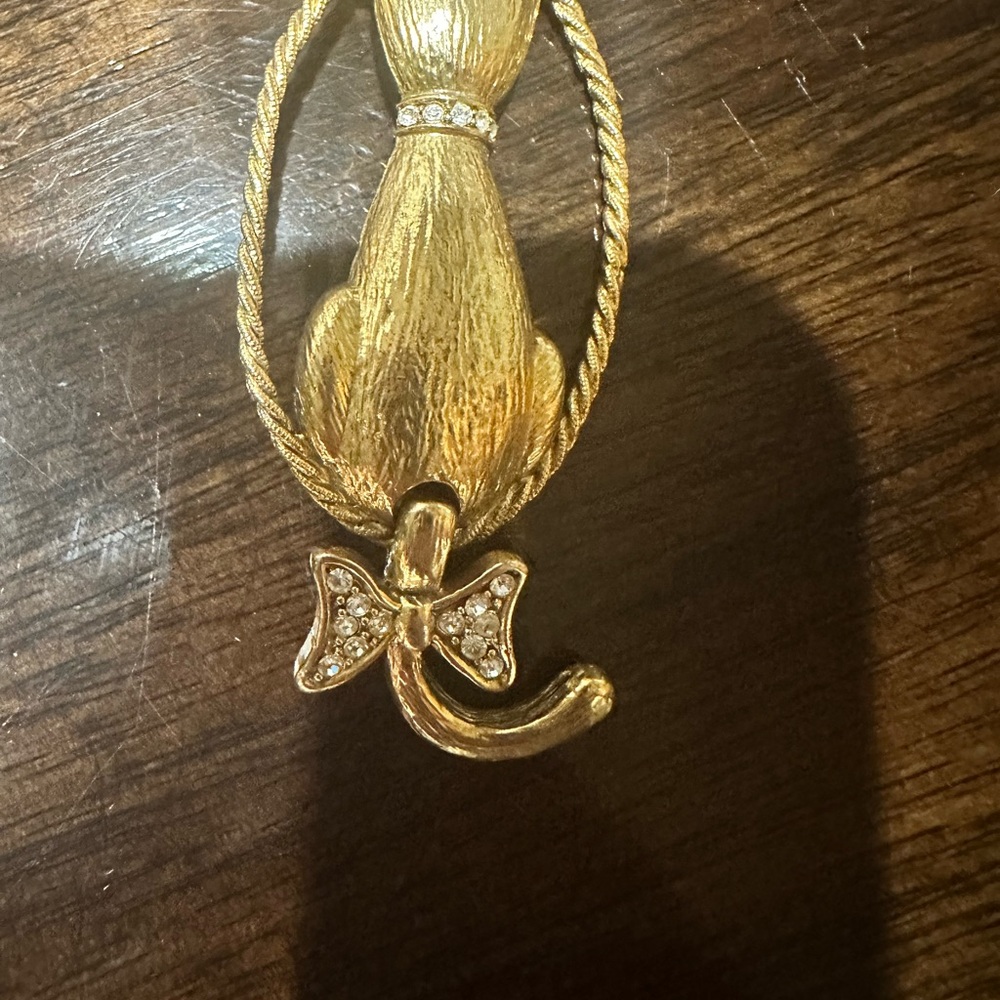 1928 backwards cat gold tone broach